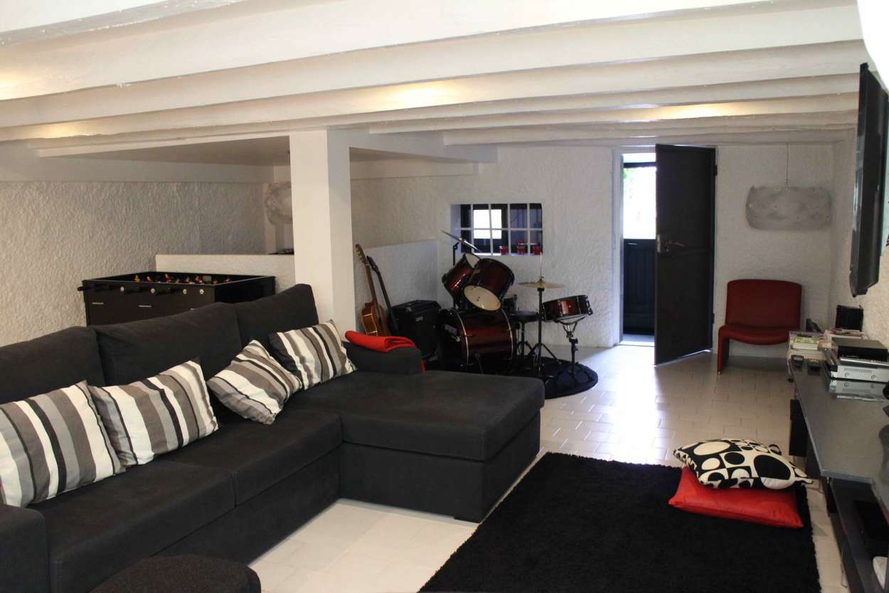 Airbnb, Basement Apartment, Living Room, Porto, Portugal
